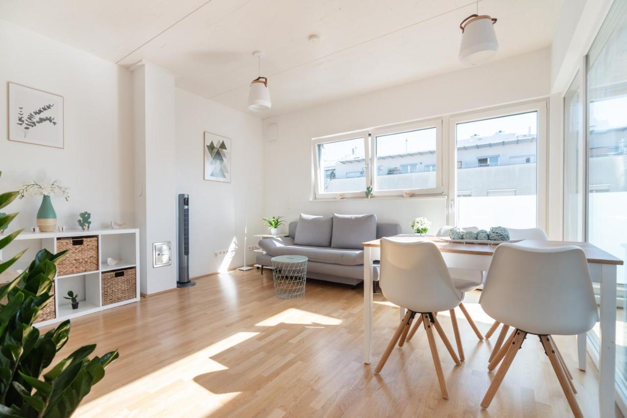 Helles, Neues Dg Mit Blick Zum Donauturm Apartamento *